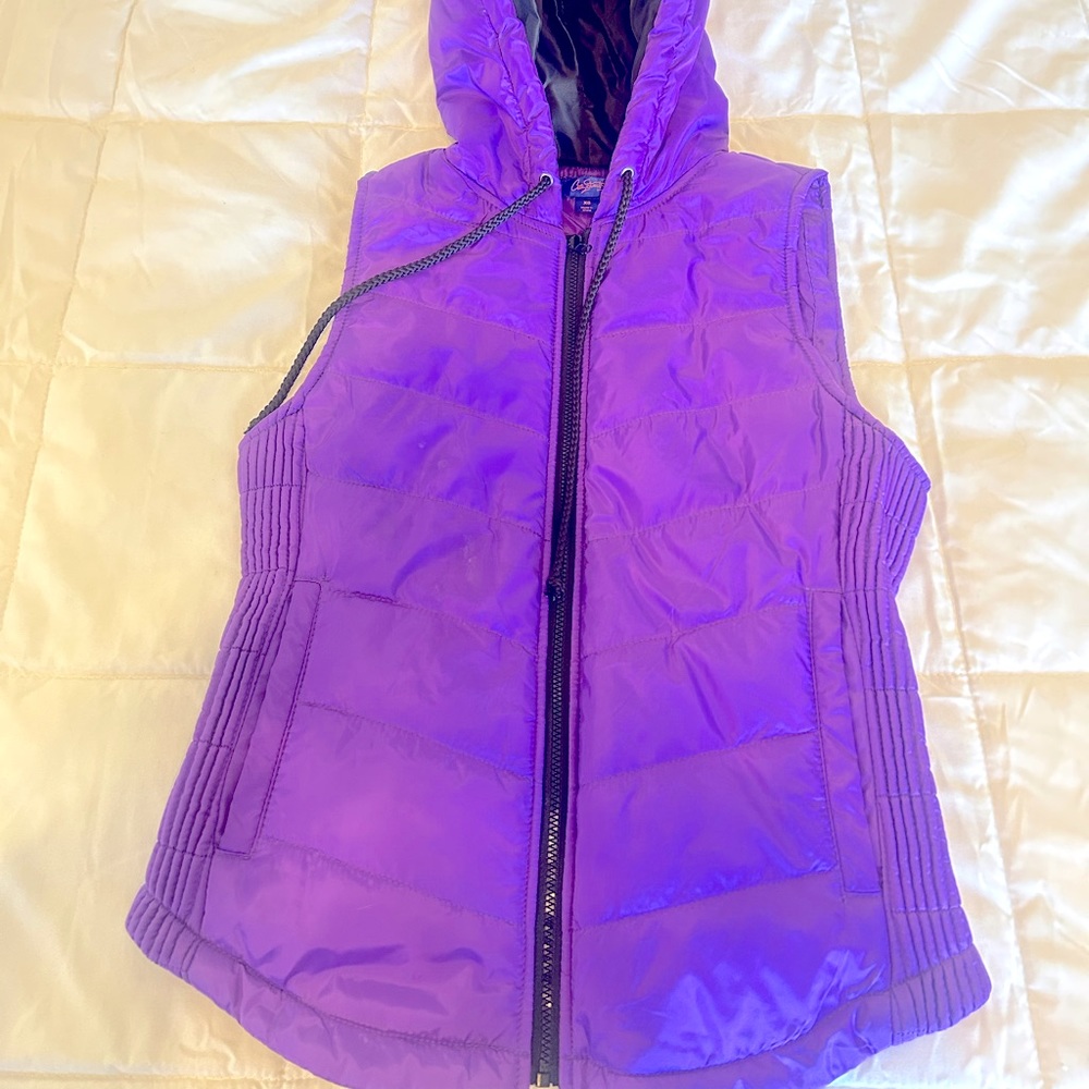 City Streets purple kid puffer vest. Perfect condition. Size XS.
